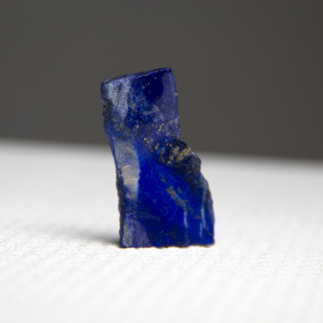 lapis-lazuli-meaning-healing-properties-healing-crystals-gemstones